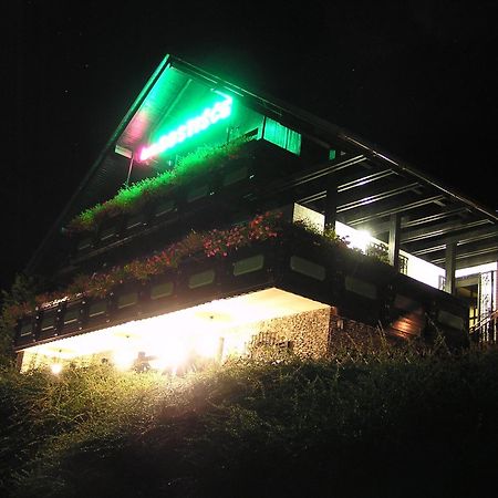 Pod Orehi Guest House Loce pri Poljcanah Ngoại thất bức ảnh
