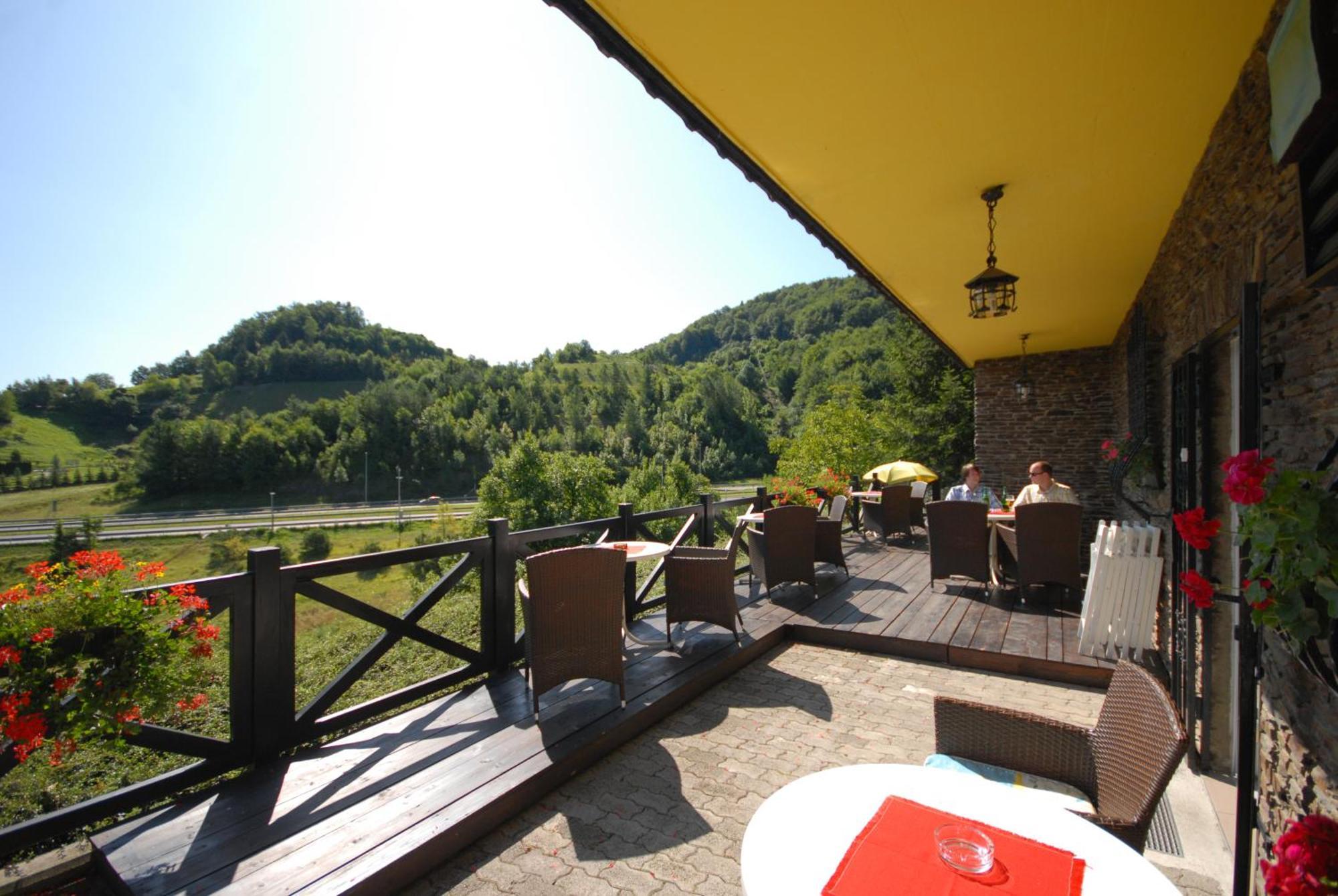 Pod Orehi Guest House Loce pri Poljcanah Ngoại thất bức ảnh