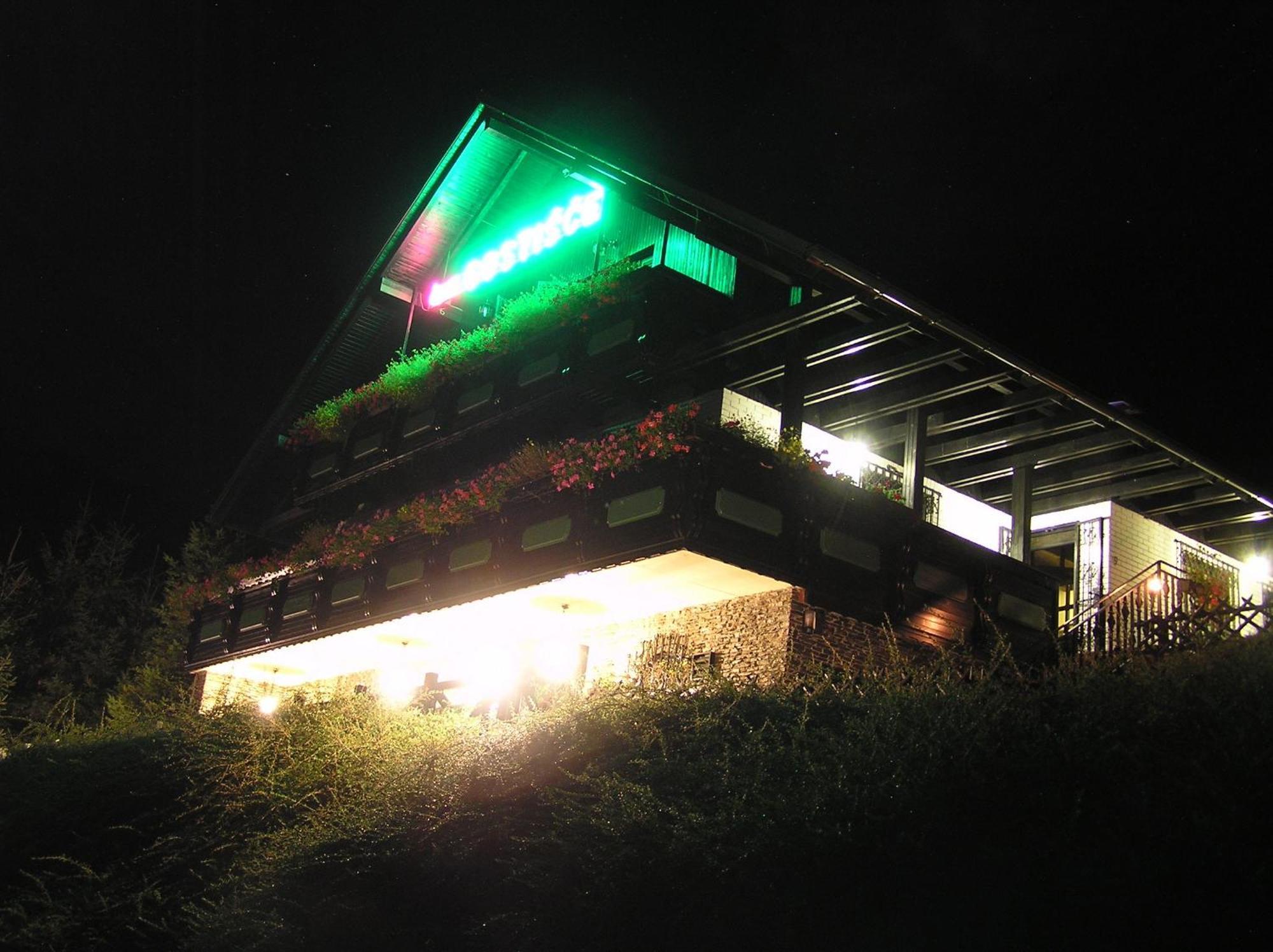 Pod Orehi Guest House Loce pri Poljcanah Ngoại thất bức ảnh