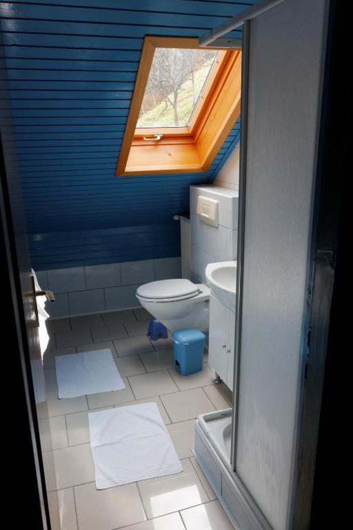 Pod Orehi Guest House Loce pri Poljcanah Phòng bức ảnh