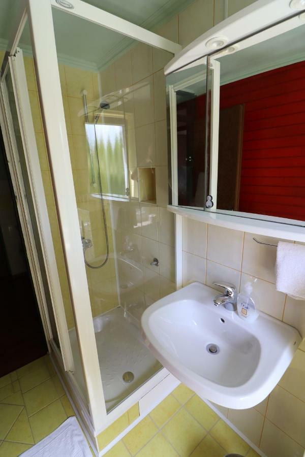 Pod Orehi Guest House Loce pri Poljcanah Ngoại thất bức ảnh
