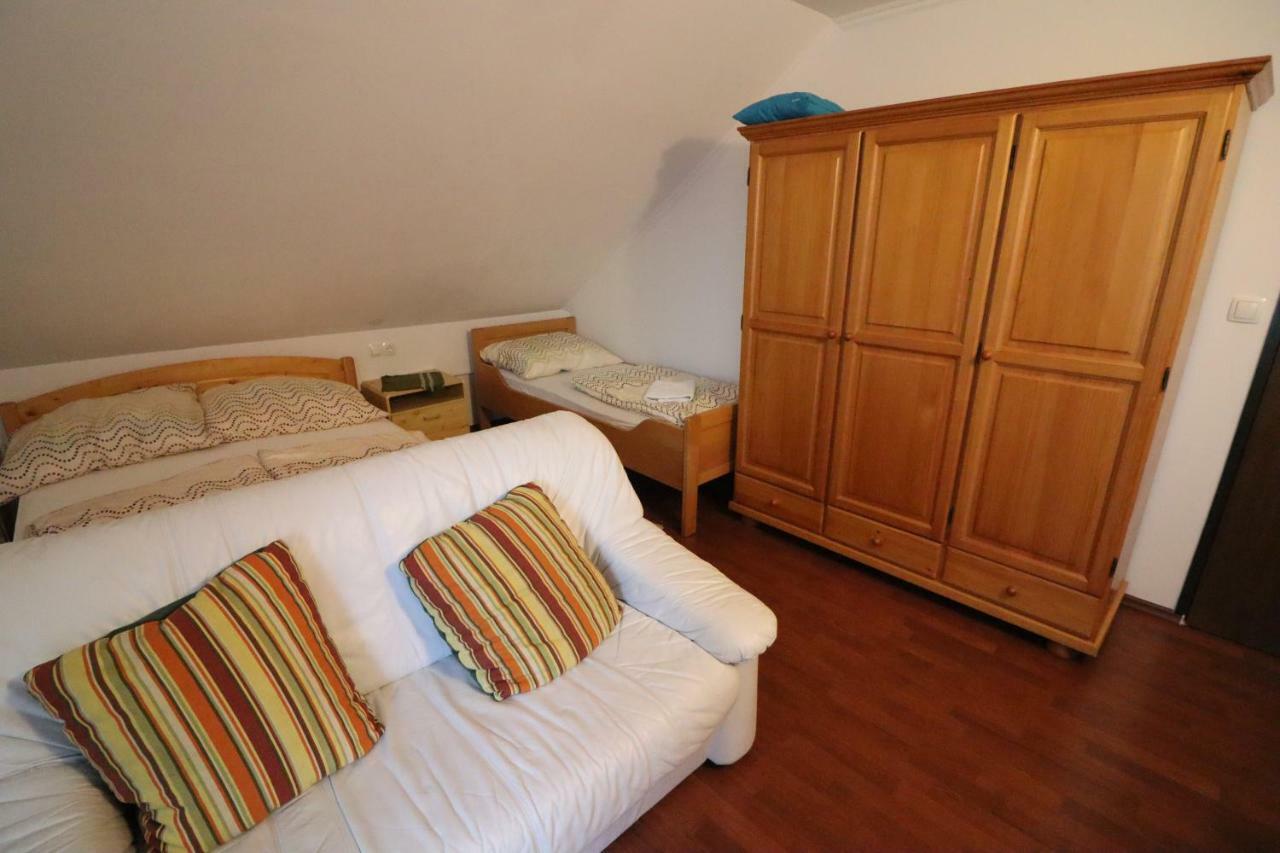 Pod Orehi Guest House Loce pri Poljcanah Ngoại thất bức ảnh