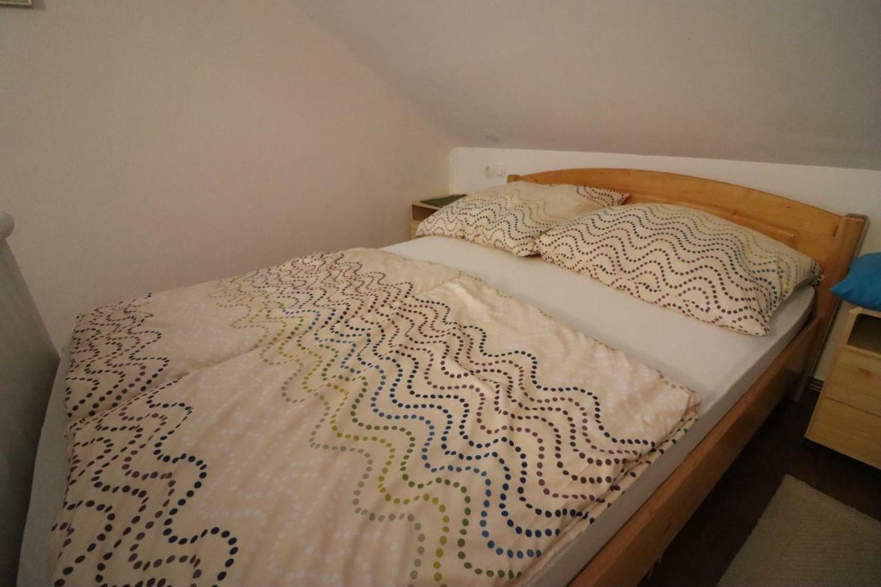 Pod Orehi Guest House Loce pri Poljcanah Ngoại thất bức ảnh